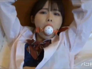 带新交18岁的小女友回家打炮无套插得她哀哀叫